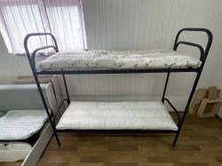 Металлическая двухъярусная кровать